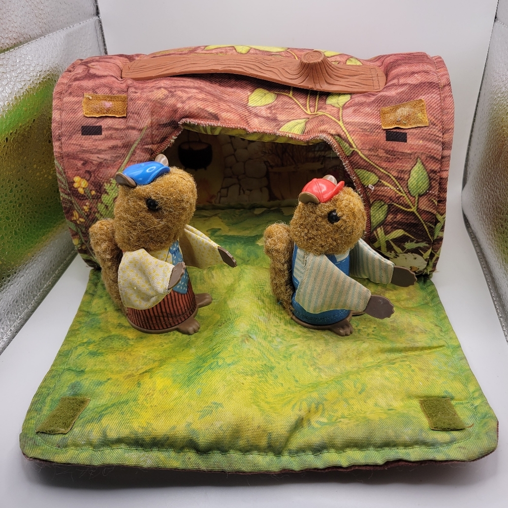 Vintage Fisher Price Woodsy Squirrel Family Log House Playset 2 Sqirrels & Home